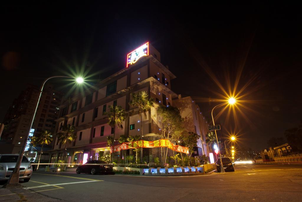 Wei Feng Hotel - Kaohsiung Dış mekan fotoğraf